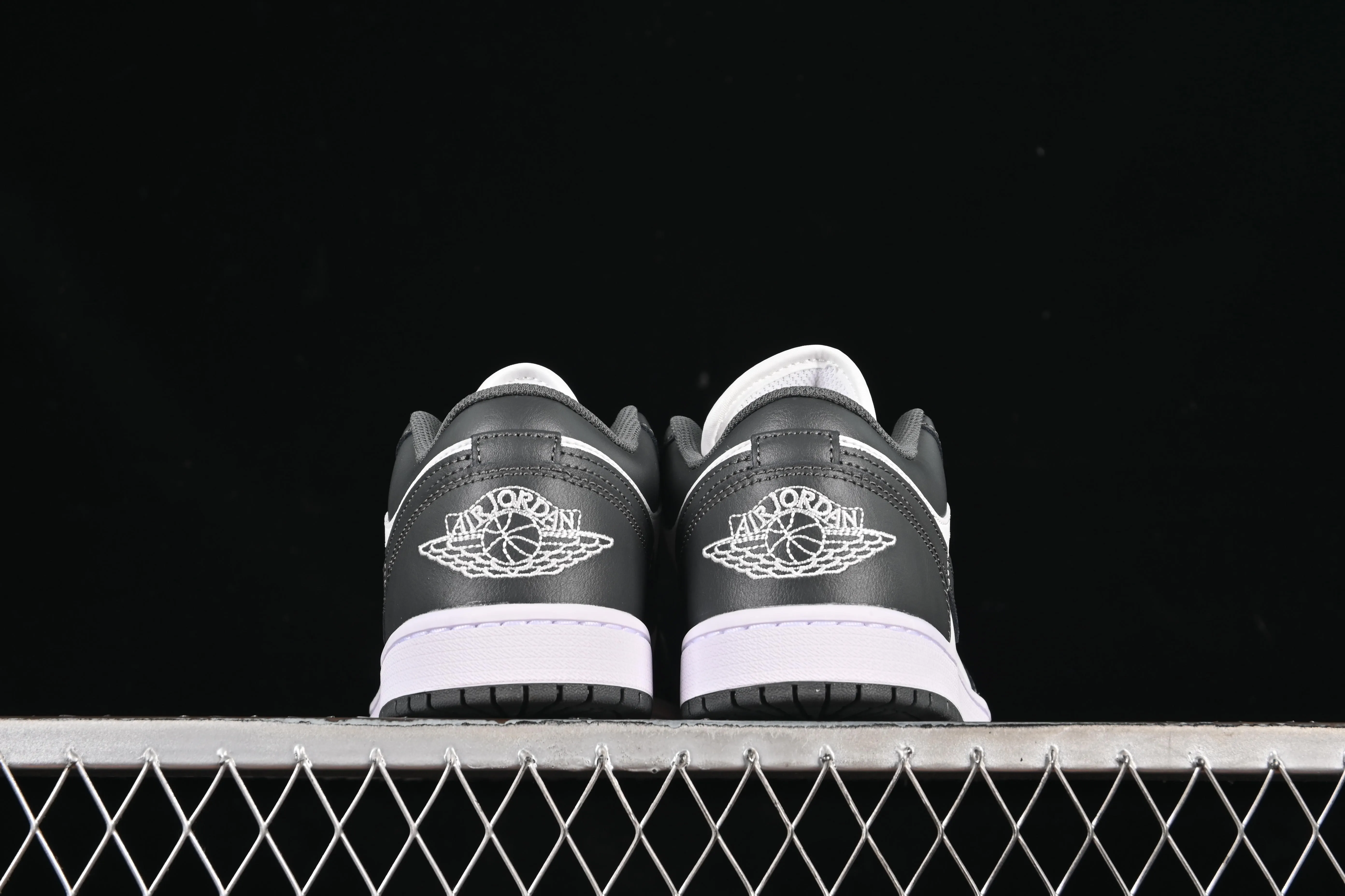 All categories Air Jordan Jordan series basketball shoes Air Jordan 1 Low G version pure original Air Jordan 1 Low AJ1 Joe 1 white and gray color low-top cultural casual sneakers 553558-044